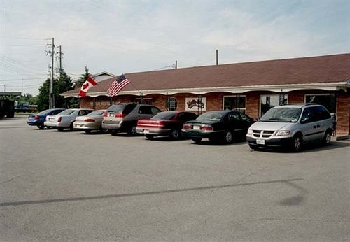 Ivy Rose Motor Inn Виндзор Экстерьер фото